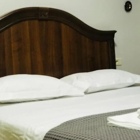 Proper House Iva ティラナ