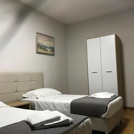 Proper House Iva * Tirana